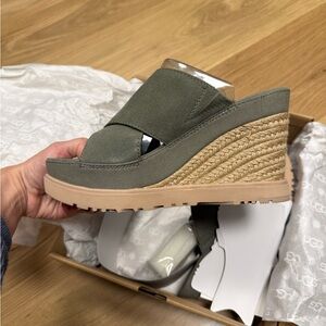 UGG sz 7.5 Abbott wedge sandal green